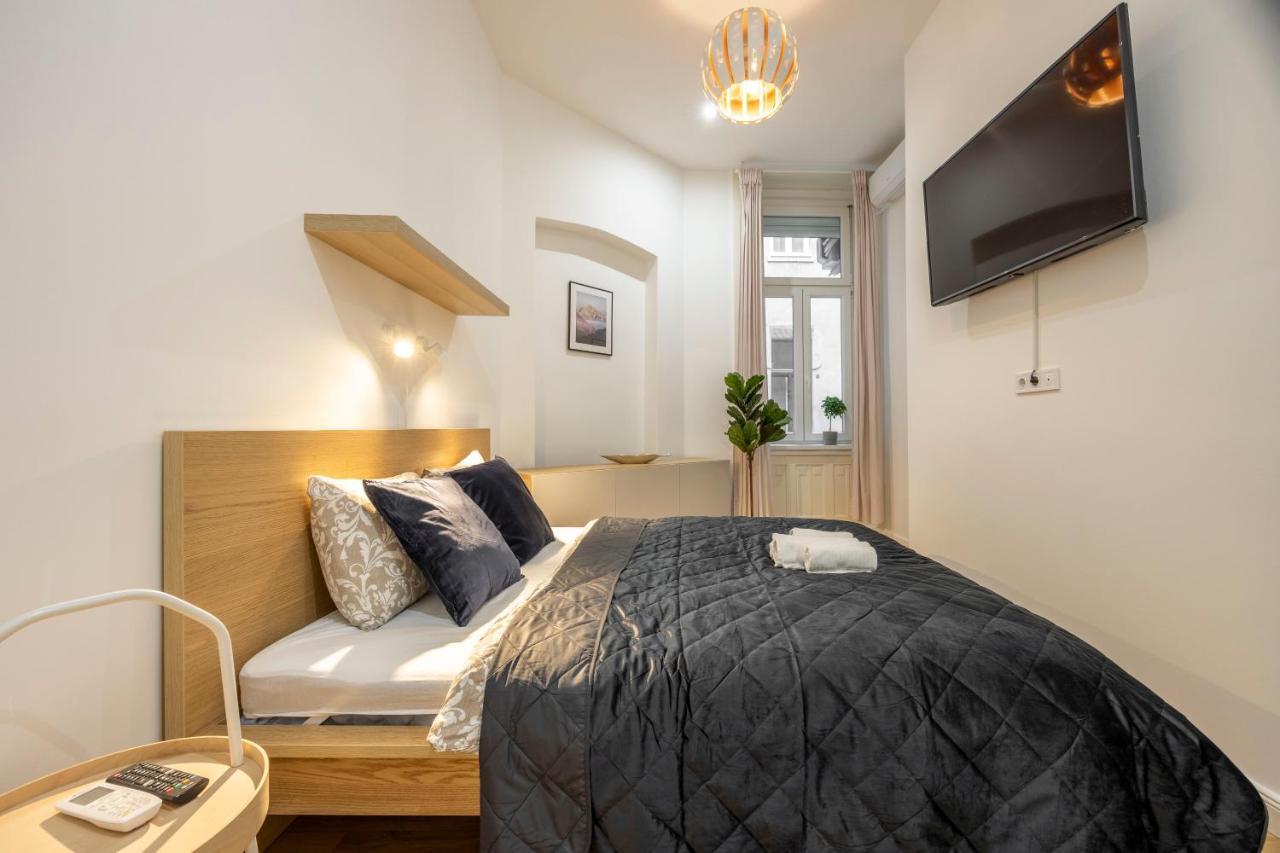 Central Grand Apartment With 5Bedrm 2Bathroom Будапеща Екстериор снимка